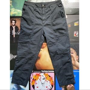 Universal Thread - Cropped Gray Cargo Pants Brand New w/Tag 🏷 size 12